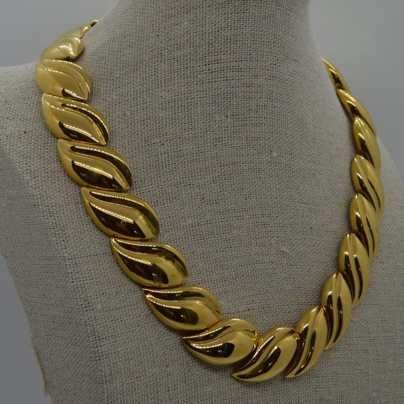 Vintage Napier Gold-Toned Leaf Collar Necklace - Picture 7 of 10